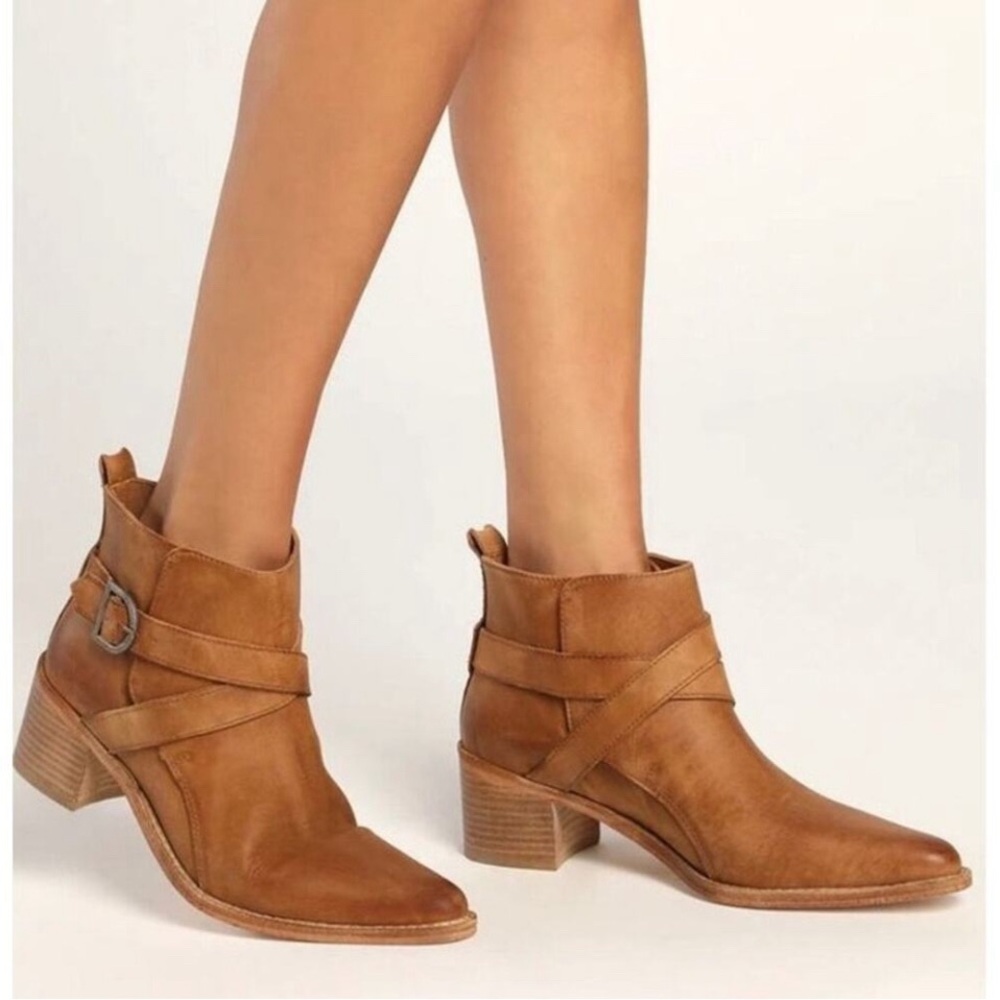 New! Free People Back Loop Heeled
Ankle Boot Leather Pointed Toe Bootie Sz‎ 8